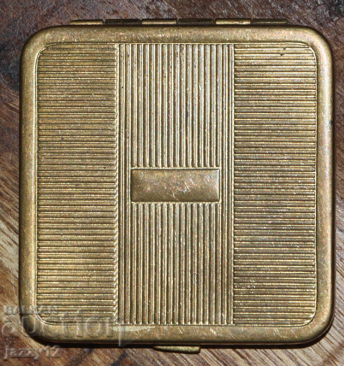 Licitație Pudrieră veche din alamă cu oglindă