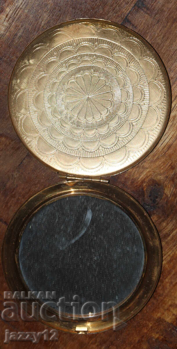 Veche pudrieră decorativă din alamă cu oglindă - 7 Veche pudrieră decorativă din alamă cu oglindă - 7