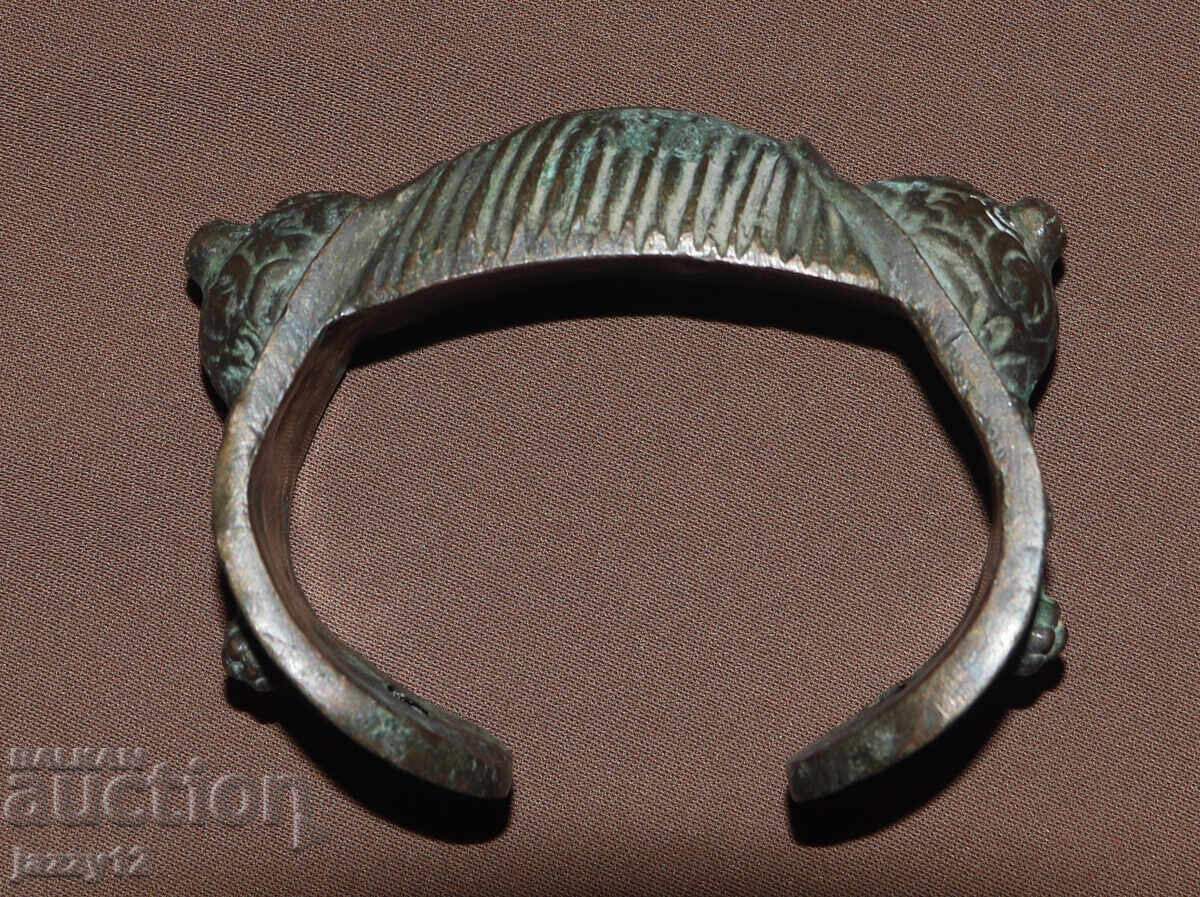 Аукцион Стара бронзова гривна рогатка с кръст