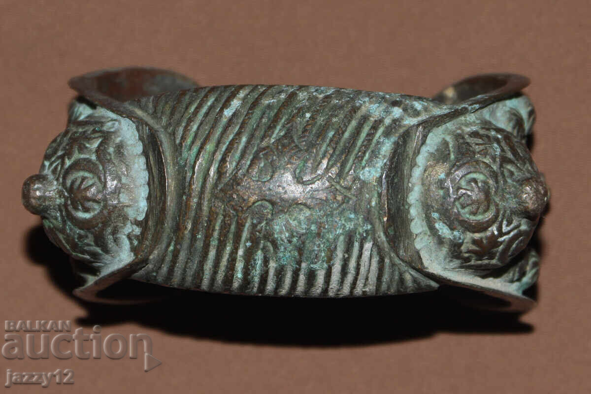 Стара бронзова гривна рогатка с кръст