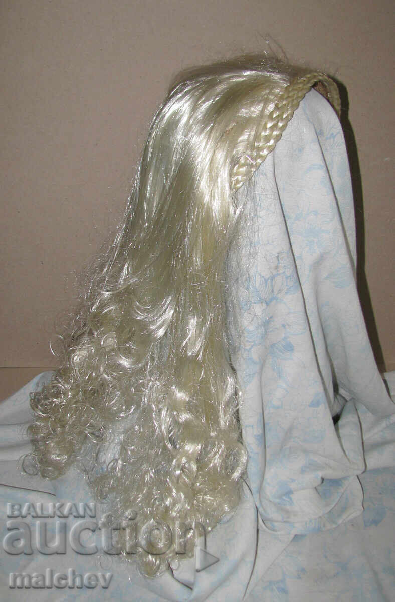 Auction Wig made of artificial hair 70 cm, for a headband, in good condition Auction Wig made of artificial hair 70 cm, for a headband, in good condition
