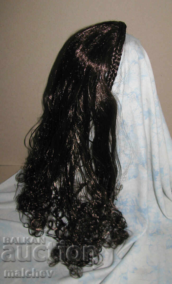 Licitație Perucă din păr sintetic 60 cm, pe diademă Licitație Perucă din păr sintetic 60 cm, pe diademă