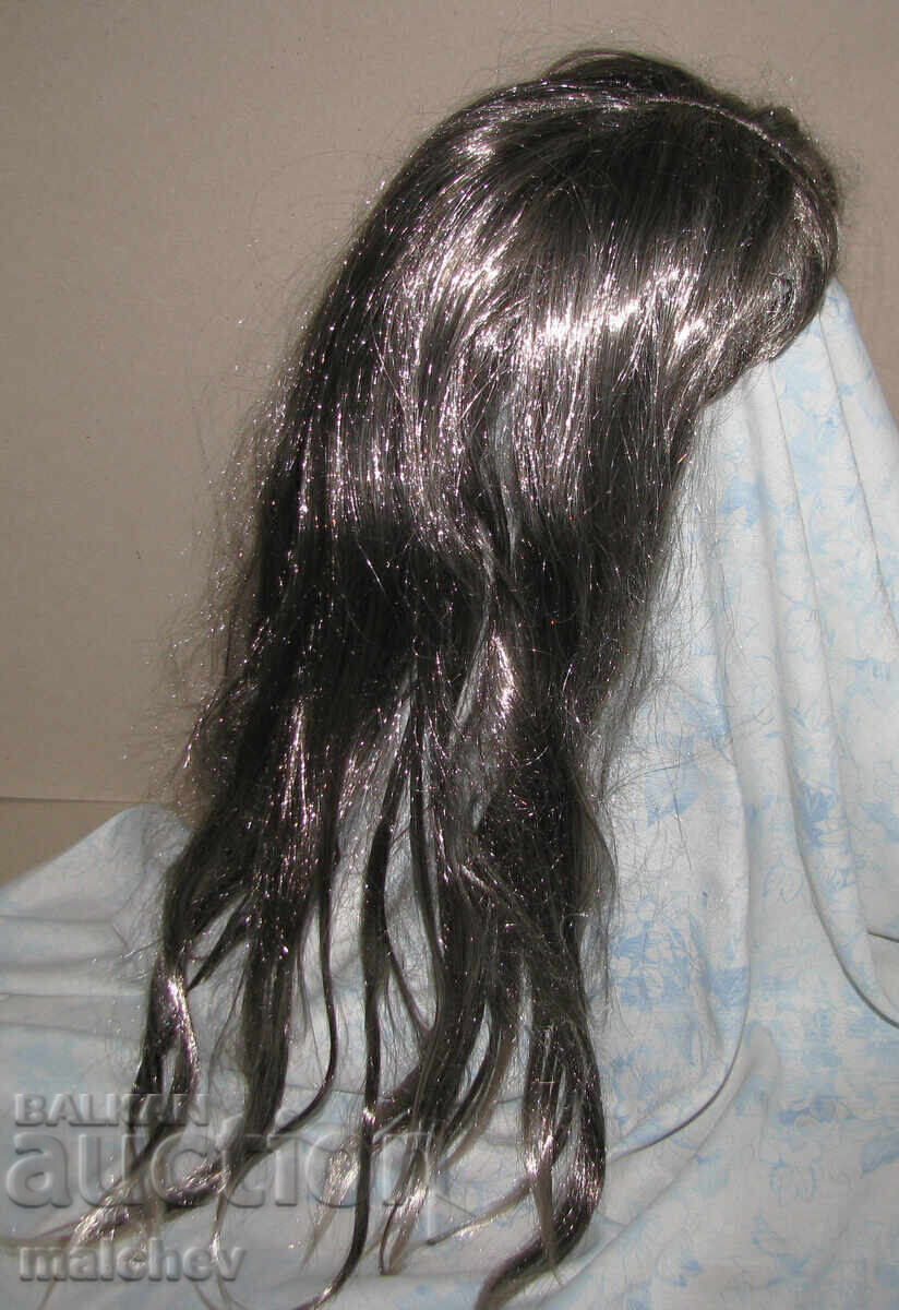 Аукцион Перука от изкуствена коса 75 см прошарена на кичури, отлична