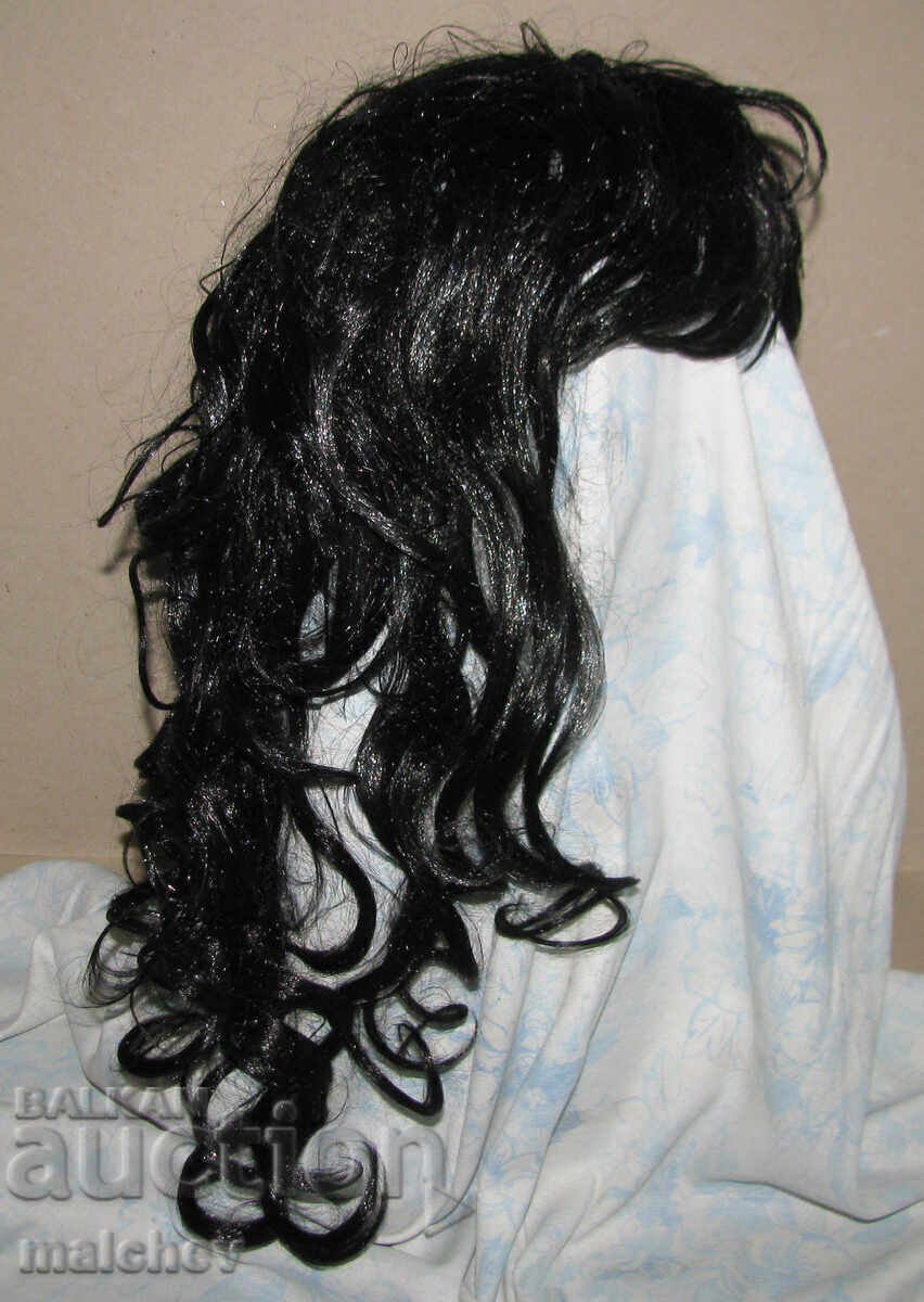 Аукцион Перука от изкуствена коса 60 см черна на букли, отлична