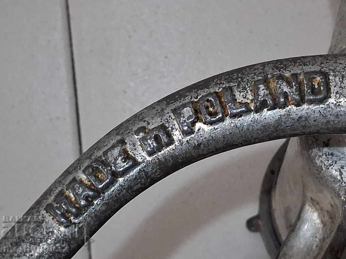 Аукцион Стара машинка за мелене на месо POLAND мелачка Аукцион Стара машинка за мелене на месо POLAND мелачка