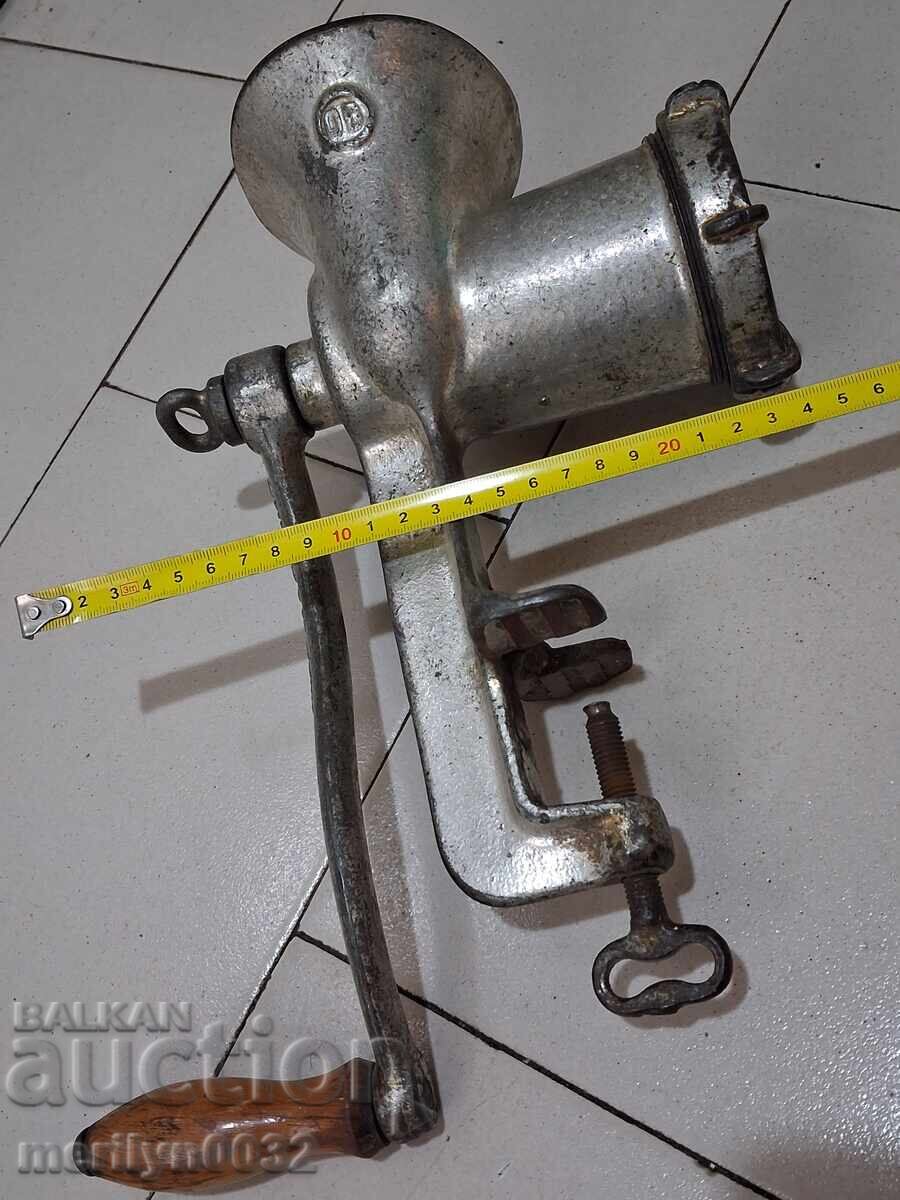 Стара машинка за мелене на месо POLAND мелачка - 6 Стара машинка за мелене на месо POLAND мелачка - 6