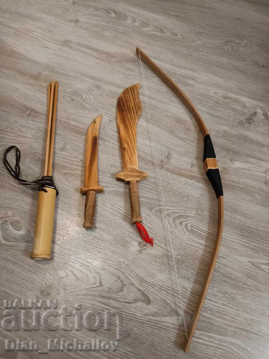 Παρτίδα ξύλινων παιχνιδιών όπλων