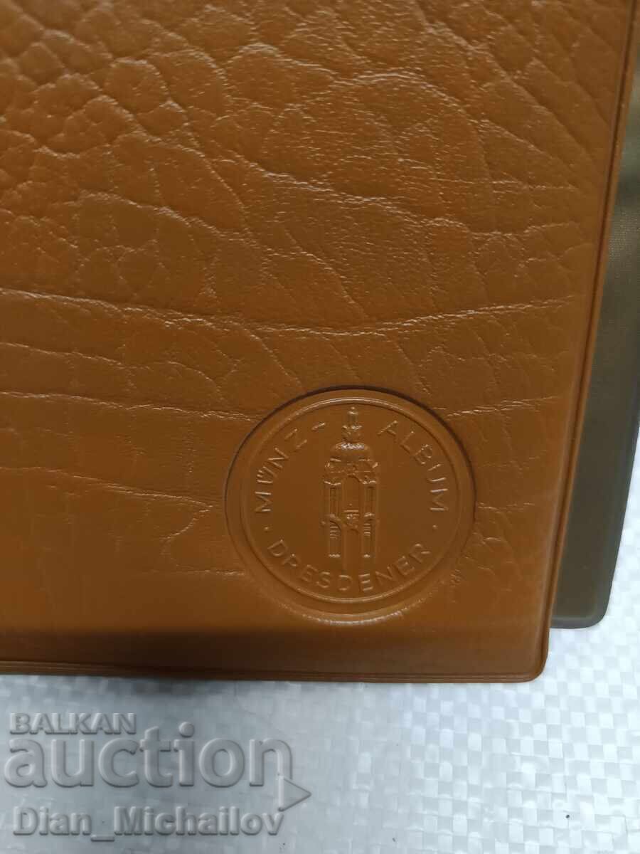 Παλιό Δερμάτινο Άλμπουμ από τη Δρέσδη, Ανατολική Γερμανία με τιμή € 2.00 | 3.91 BGN Παλιό Δερμάτινο Άλμπουμ από τη Δρέσδη, Ανατολική Γερμανία με τιμή € 2.00 | 3.91 BGN