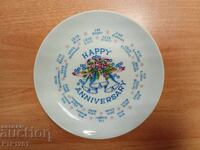 чиния за стена