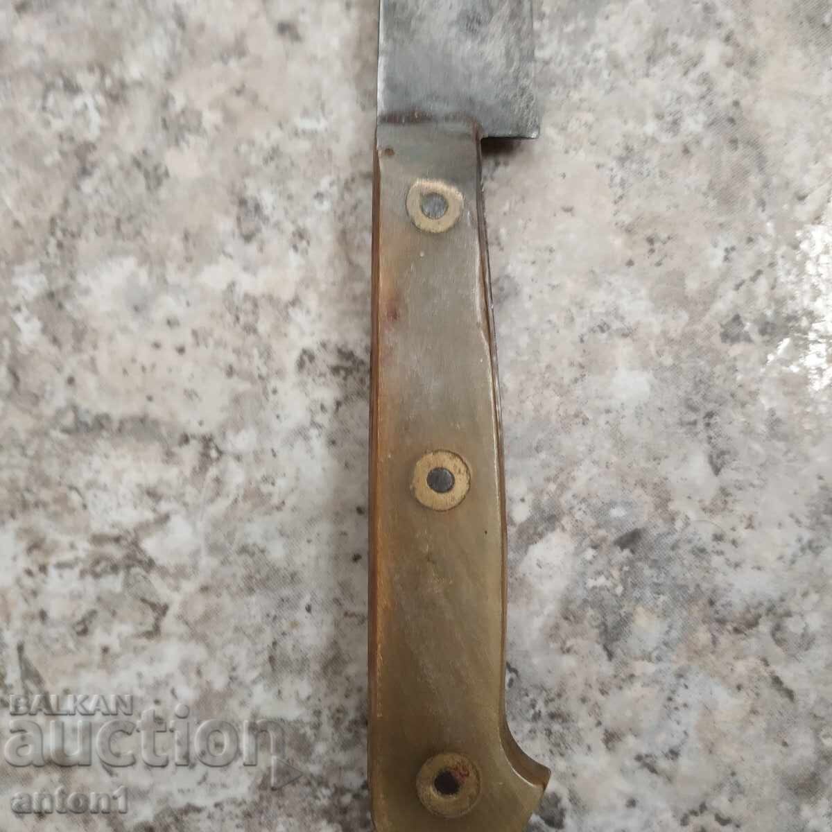 Delivery of An old knife