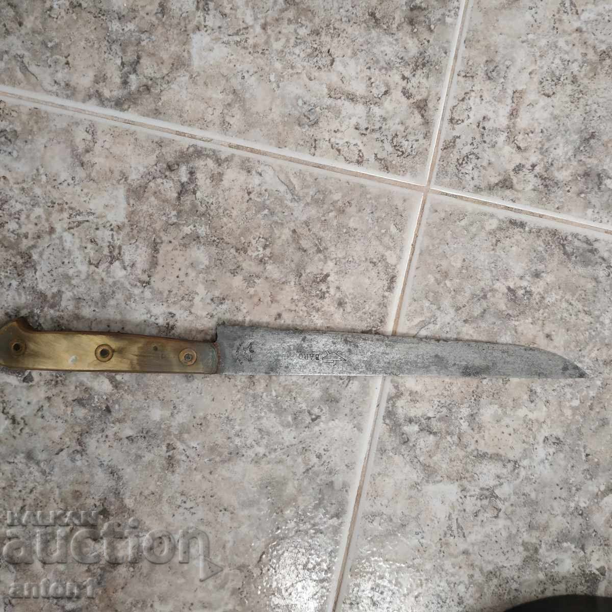 Ένα παλιό μαχαίρι Ένα παλιό μαχαίρι