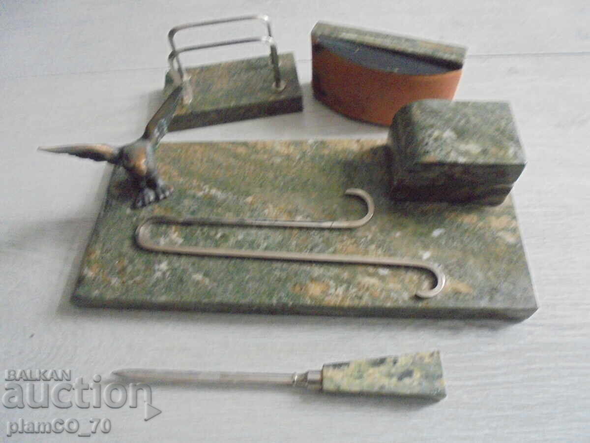 Παράδοση №*8311 Αντίκα σετ γραφείου από πράσινο πέτρα και ορείχαλκο