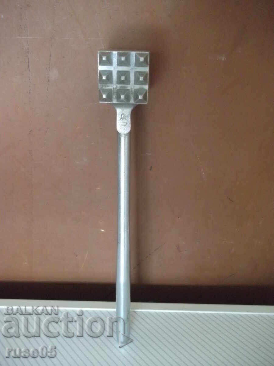 Σφυρί μπριζόλας αλουμινίου σοβιετικό με τιμή 15.00 BGN | € 7.67