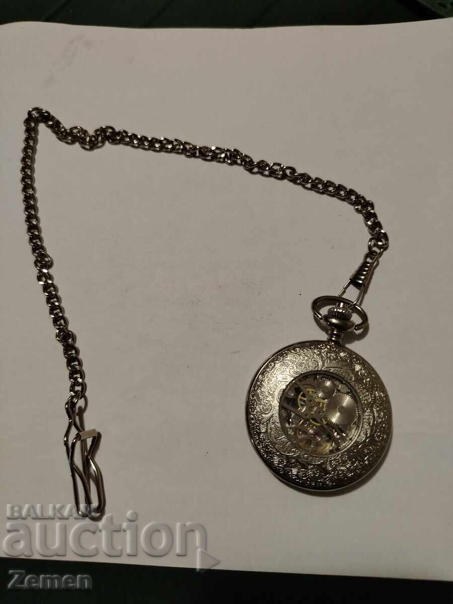 Ceas de buzunar cu preț 30.00 BGN | € 15.34 Ceas de buzunar cu preț 30.00 BGN | € 15.34