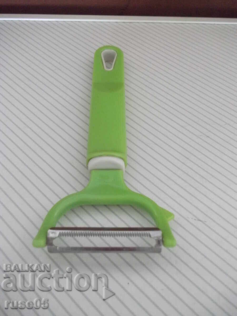 Auction New fruit and vegetable peeler Auction New fruit and vegetable peeler