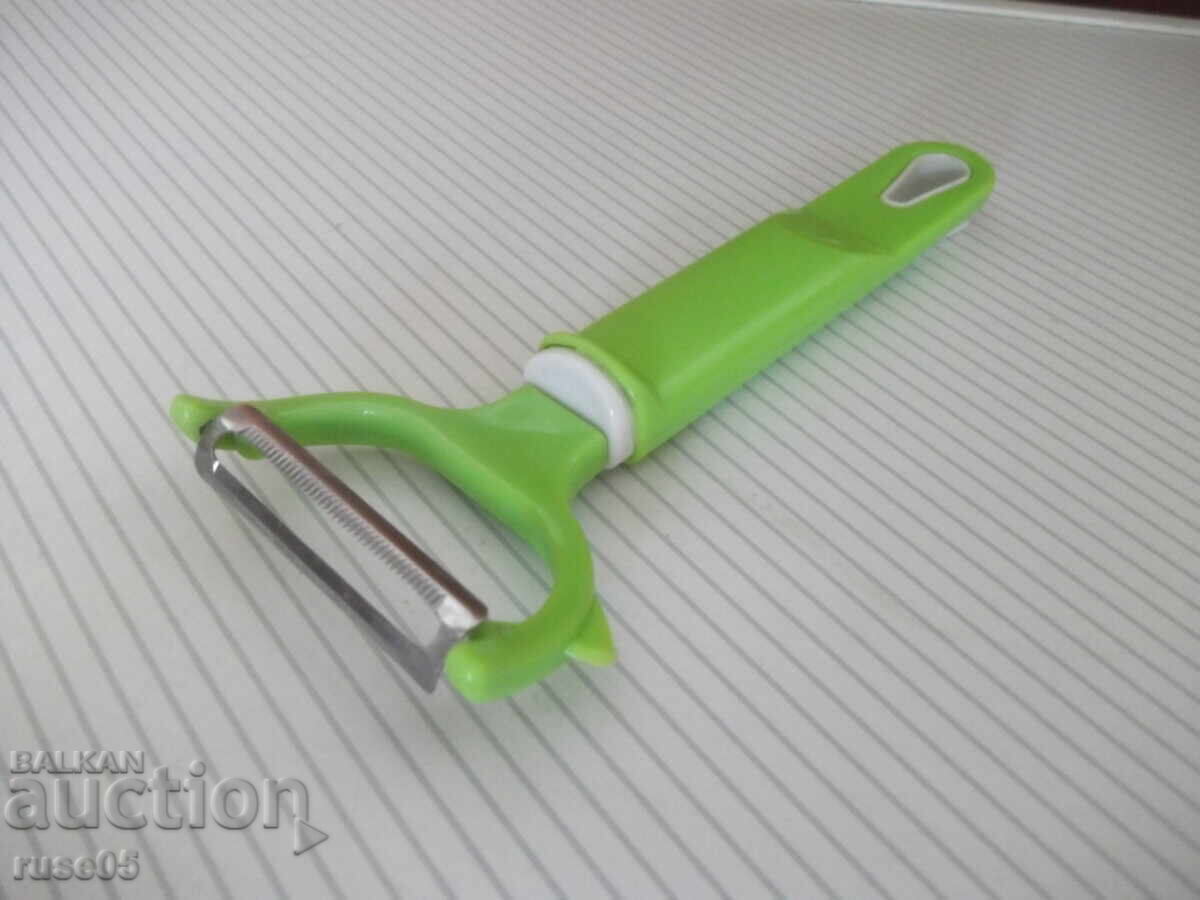 Delivery of New fruit and vegetable peeler Delivery of New fruit and vegetable peeler