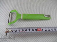 New fruit and vegetable peeler