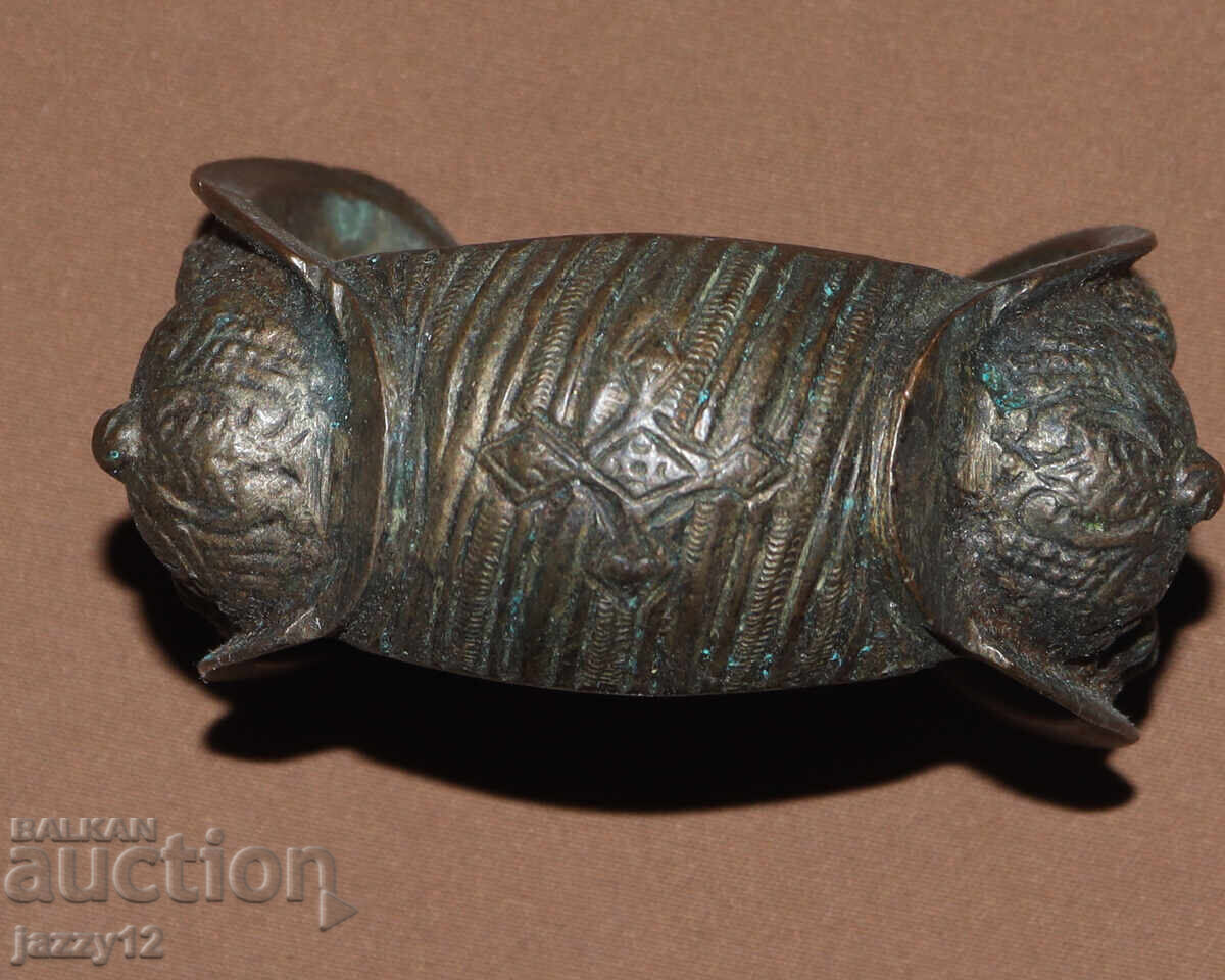 Παλαιό μπρούτζινο βραχιόλι-σφεντόνα με σταυρό με τιμή 200.00 BGN | € 102.26