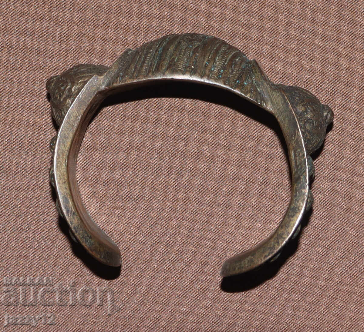 Δημοπρασία Παλαιό μπρούτζινο βραχιόλι-σφεντόνα με σταυρό