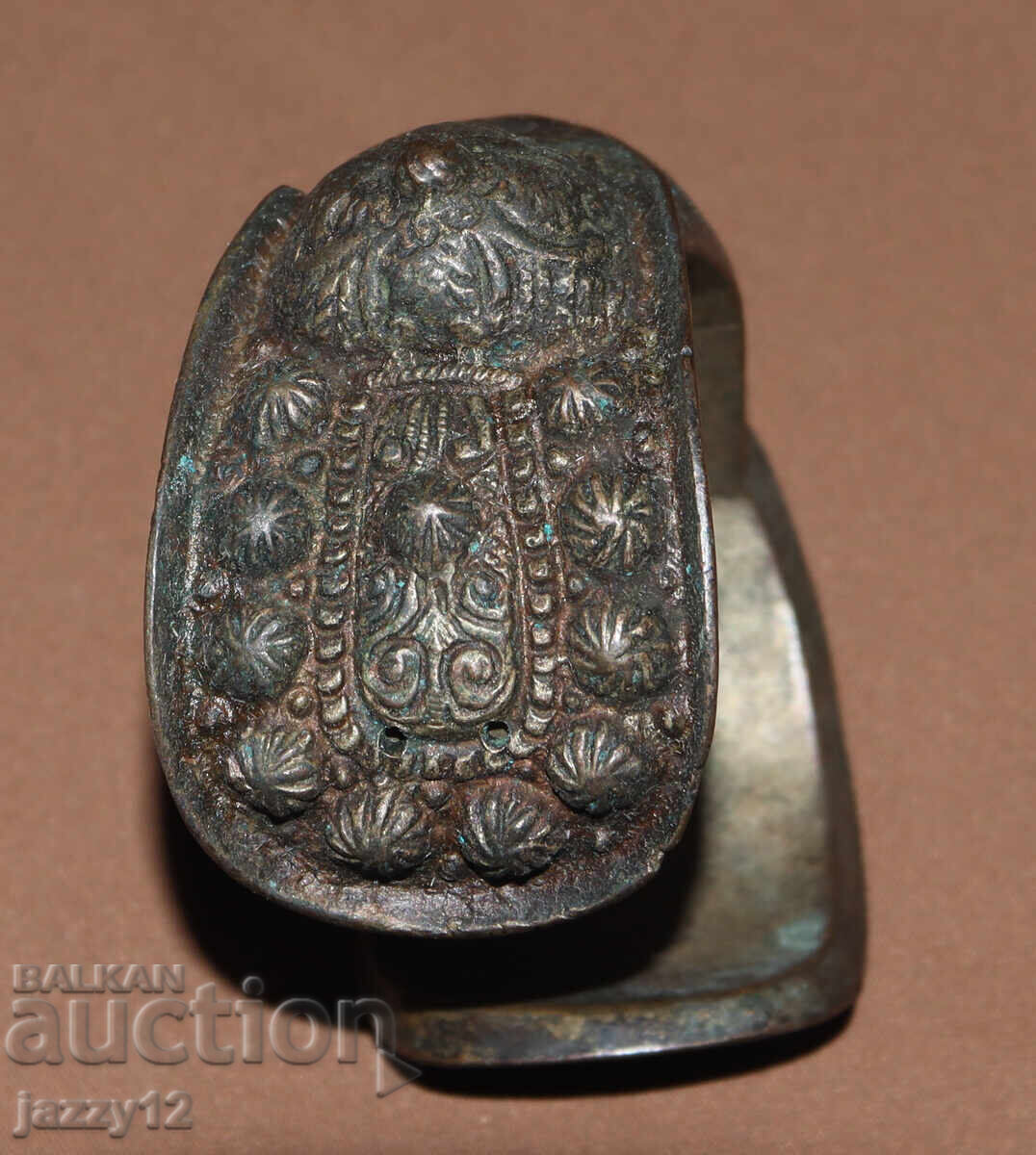 Παράδοση Παλαιό μπρούτζινο βραχιόλι-σφεντόνα με σταυρό