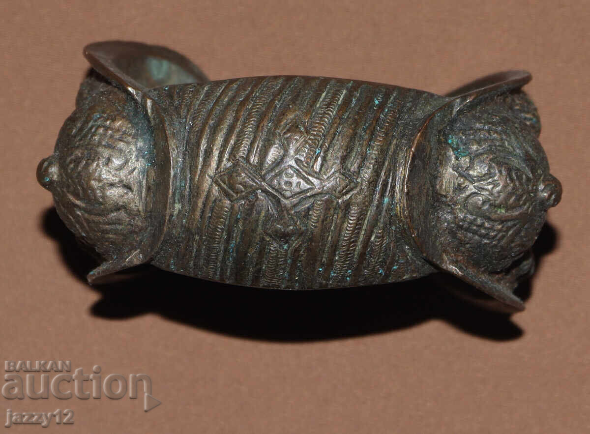 Παλαιό μπρούτζινο βραχιόλι-σφεντόνα με σταυρό