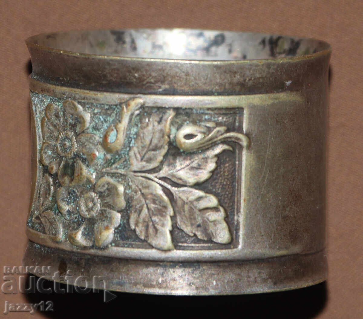 Αντίκα ασημένιο σουπλά με floral διακόσμηση με τιμή 120.00 BGN | € 61.36