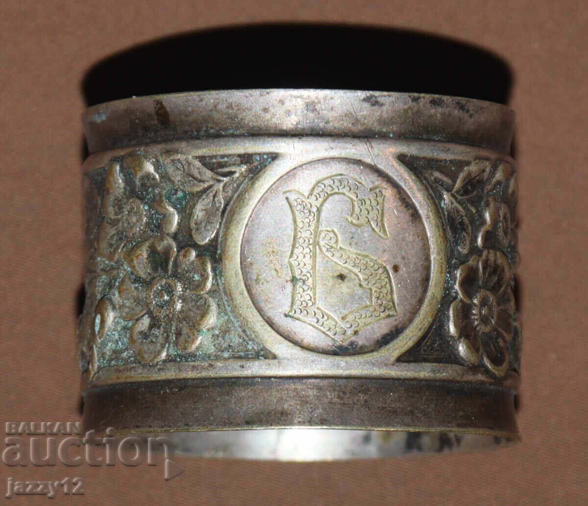 Αντίκα ασημένιο σουπλά με floral διακόσμηση