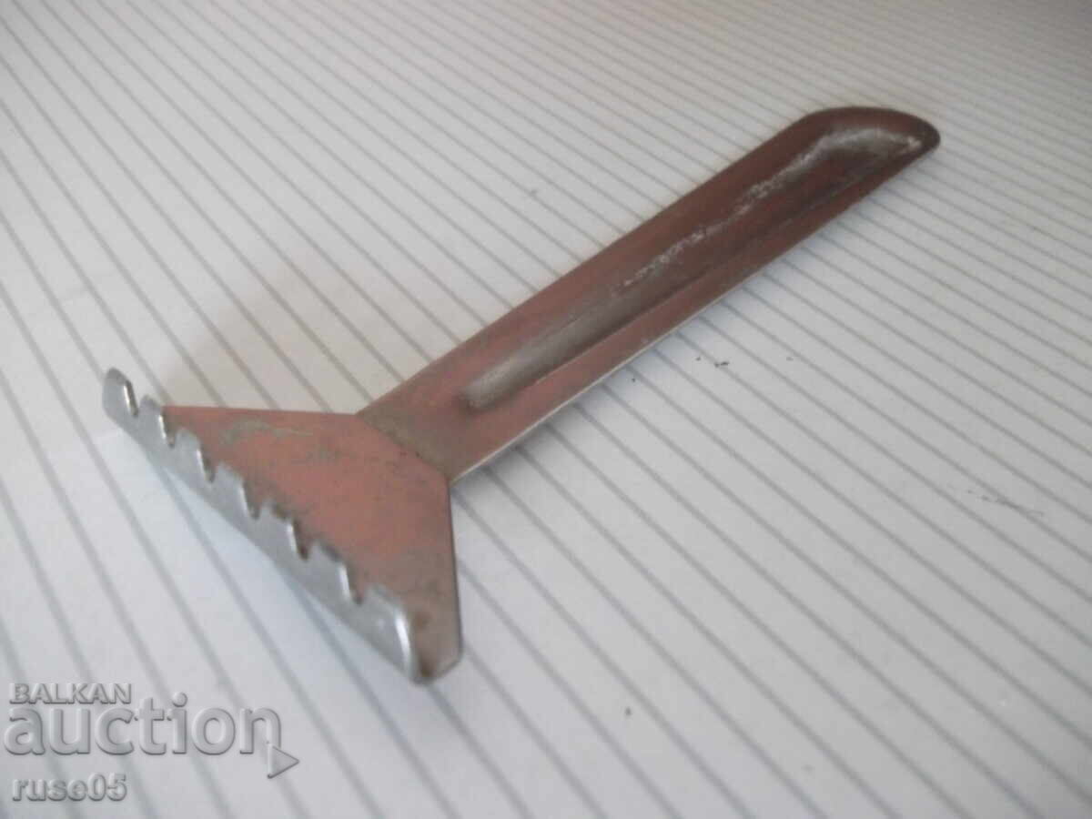 Fish cleaning knife with price 3.00 BGN | € 1.53