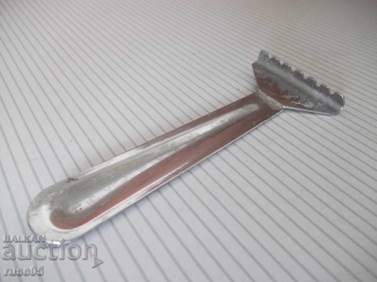 Auction  Fish cleaning knife