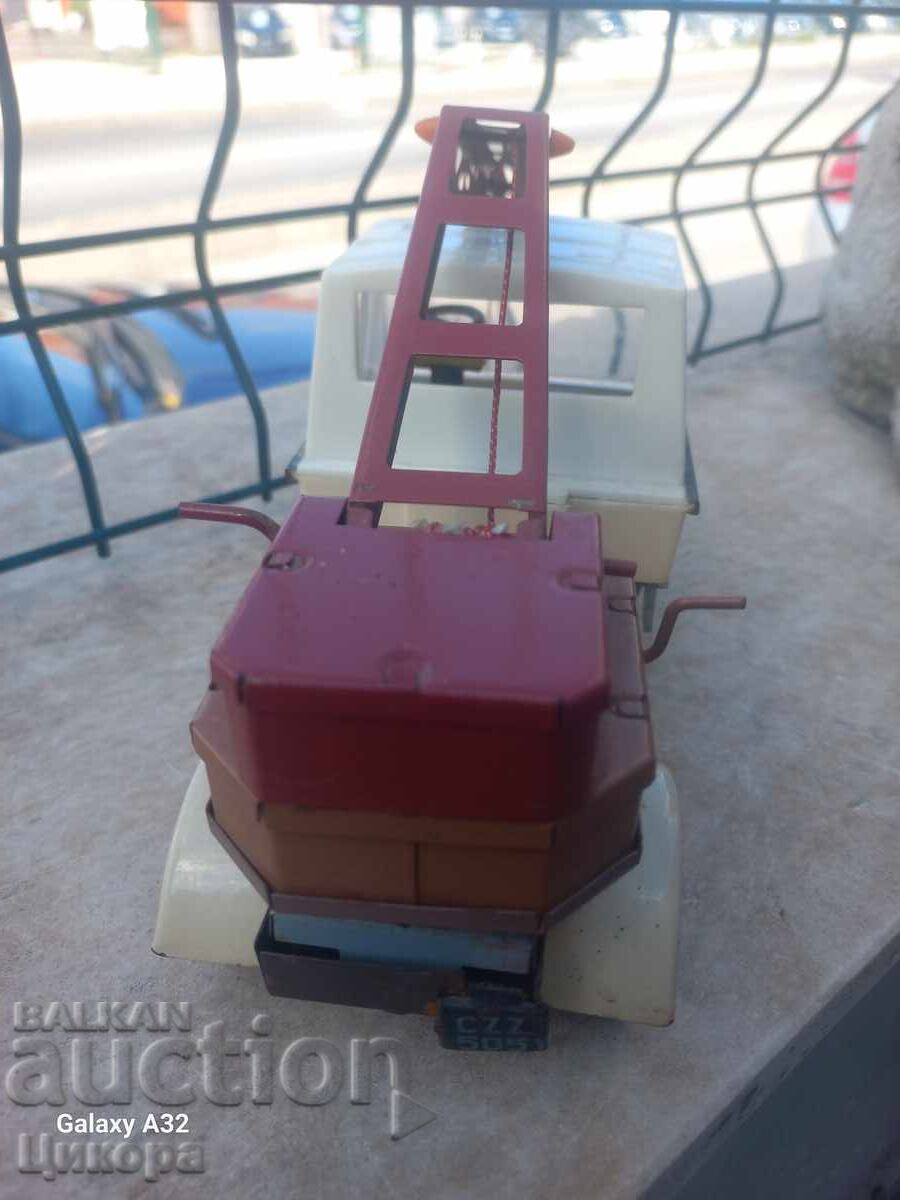 Доставка на СТАРО МЕТАЛНО ПОЛСКО КАМИОНЧЕ С КРАН ZBIK