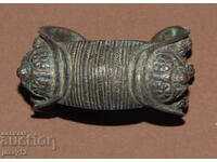 Παλαιό παραδοσιακό χάλκινο βραχιόλι σφενδόνα