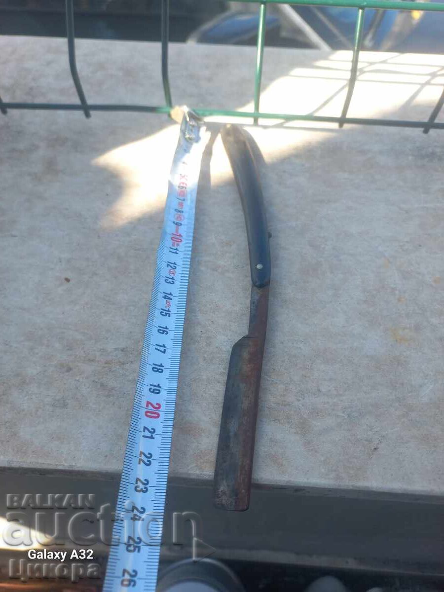 UN BĂRIERIT VECHI cu preț 60.00 BGN | € 30.68 UN BĂRIERIT VECHI cu preț 60.00 BGN | € 30.68