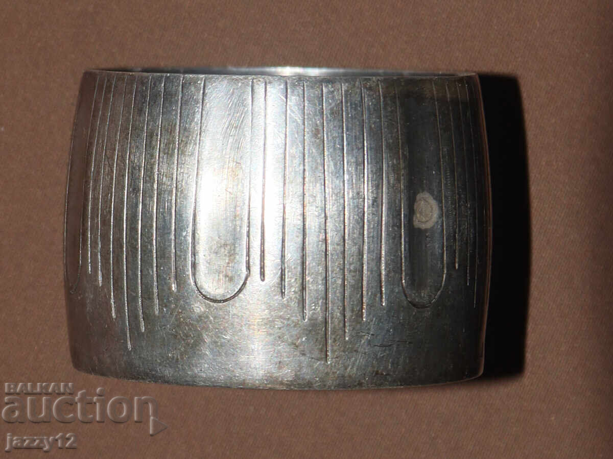 Suport de șervețele din argint vechi cu motive geometrice - 5 Suport de șervețele din argint vechi cu motive geometrice - 5