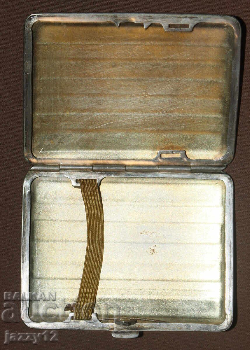 Licitație Veche tabacheră decorativă alpaca Licitație Veche tabacheră decorativă alpaca