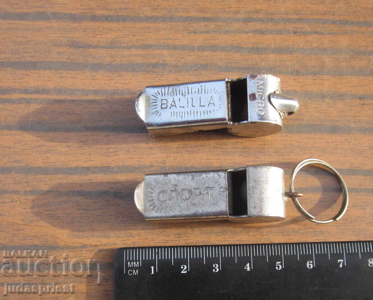 Δημοπρασία Δύο παλιά μεταλλικά σφυρίχτρα ρετρό σφυρίχτρα σπορ και balilla Δημοπρασία Δύο παλιά μεταλλικά σφυρίχτρα ρετρό σφυρίχτρα σπορ και balilla