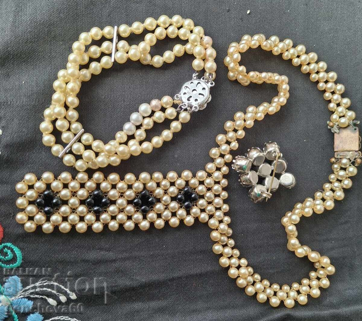Auction Old pearl necklace and bracelet Auction Old pearl necklace and bracelet