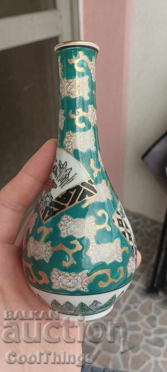 Vaza de portelan marcata cu preț 25.00 BGN | € 12.78