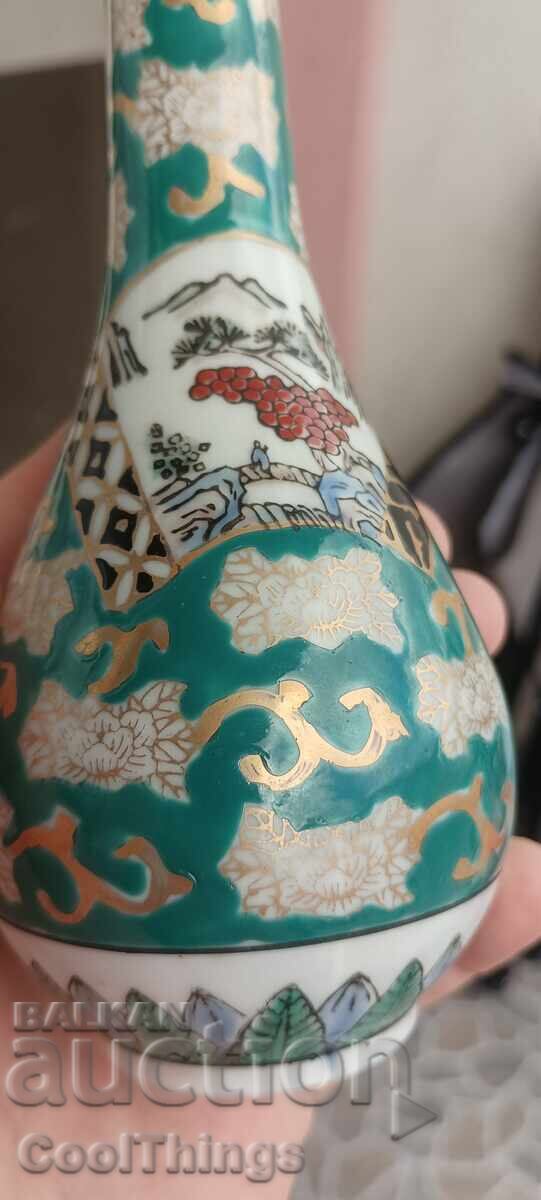 Livrarea Vaza de portelan marcata