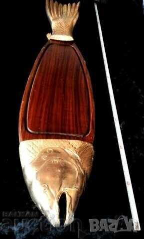 Platou vintage pentru pește din lemn masiv și bronz, central cu preț € 115.00 | 224.92 BGN