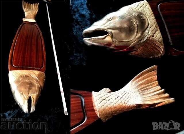 Δημοπρασία Βίντατζ πιατέλα ψαριού από μασίφ ξύλο και μπρούτζο, κεντρικό