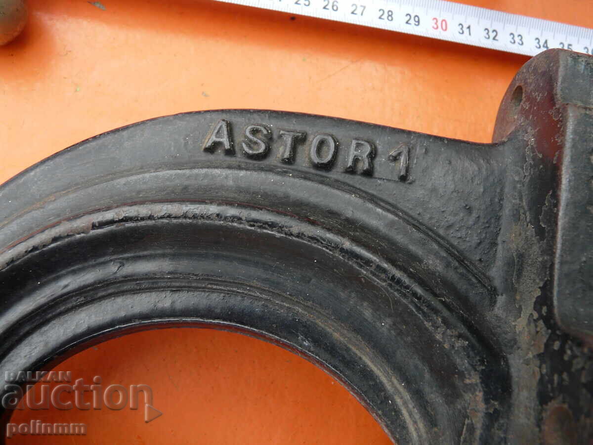 Auction  2 screw presses