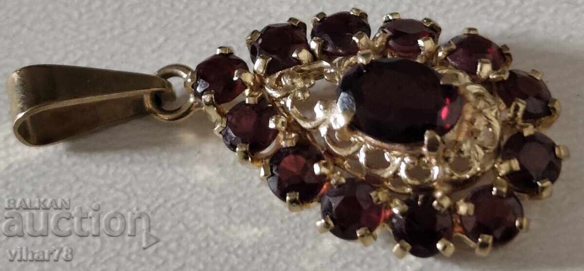 Χρυσό μενταγιόν -8 καράτια- 333 με γρανάτες με τιμή € 279.99 | 547.61 BGN