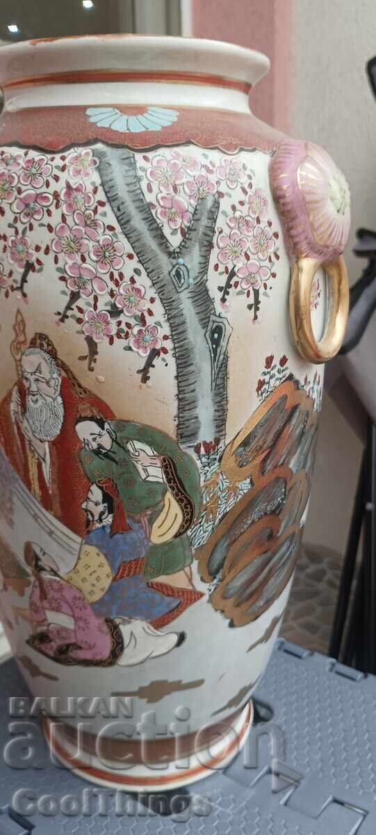 Auction Large Satsuma vase Auction Large Satsuma vase