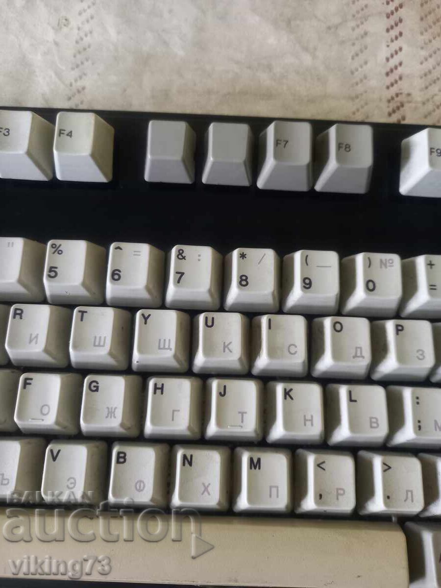 Κουμπιά/καπάκια IBM model M με τιμή 9.00 BGN | € 4.60