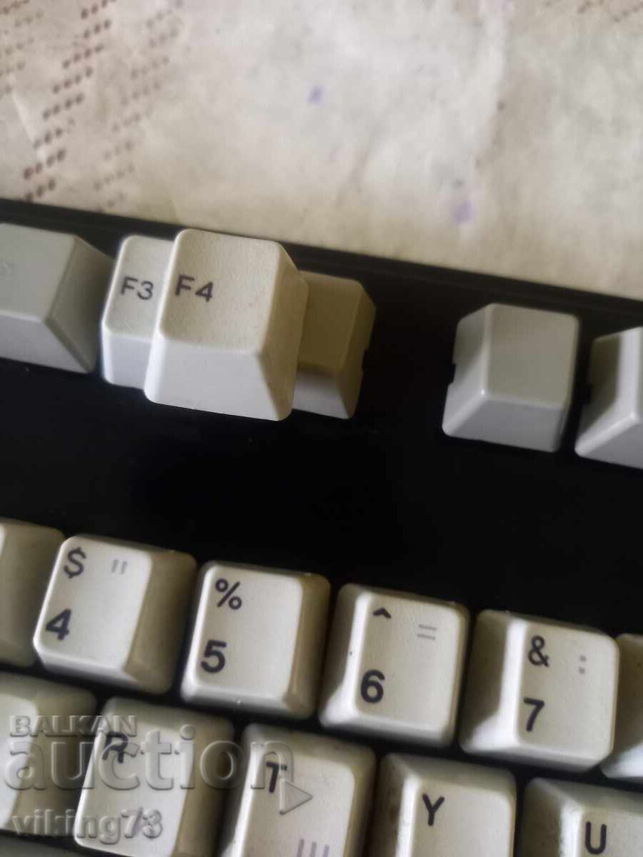 Παράδοση Κουμπιά/καπάκια IBM model M