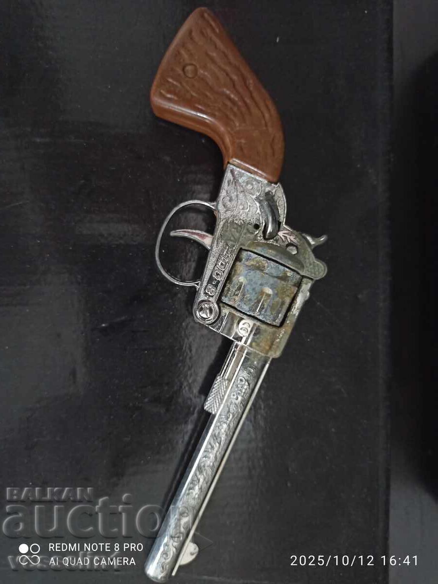 Old children's cap gun revolver, social Rapido 8 with price 20.00 BGN | € 10.23