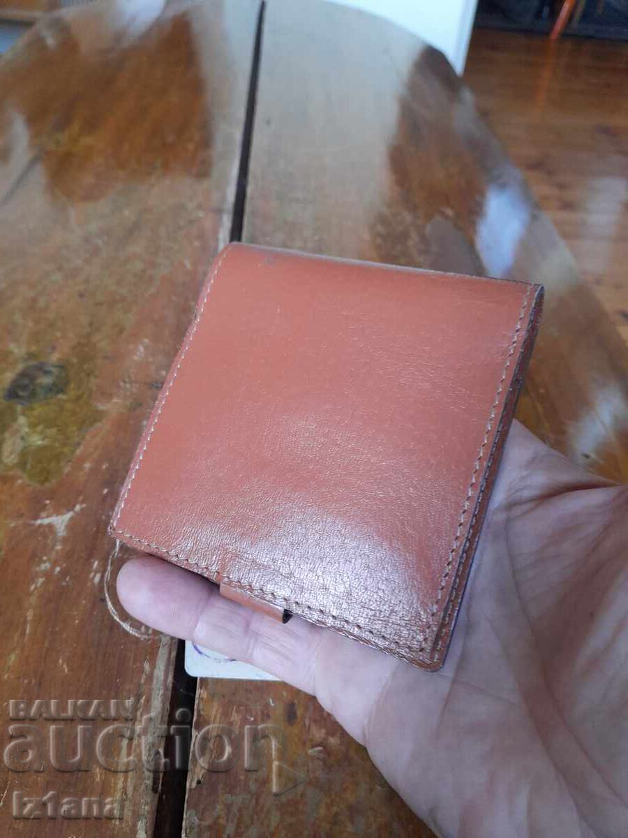 Livrarea Portofel vechi din piele, poșetă