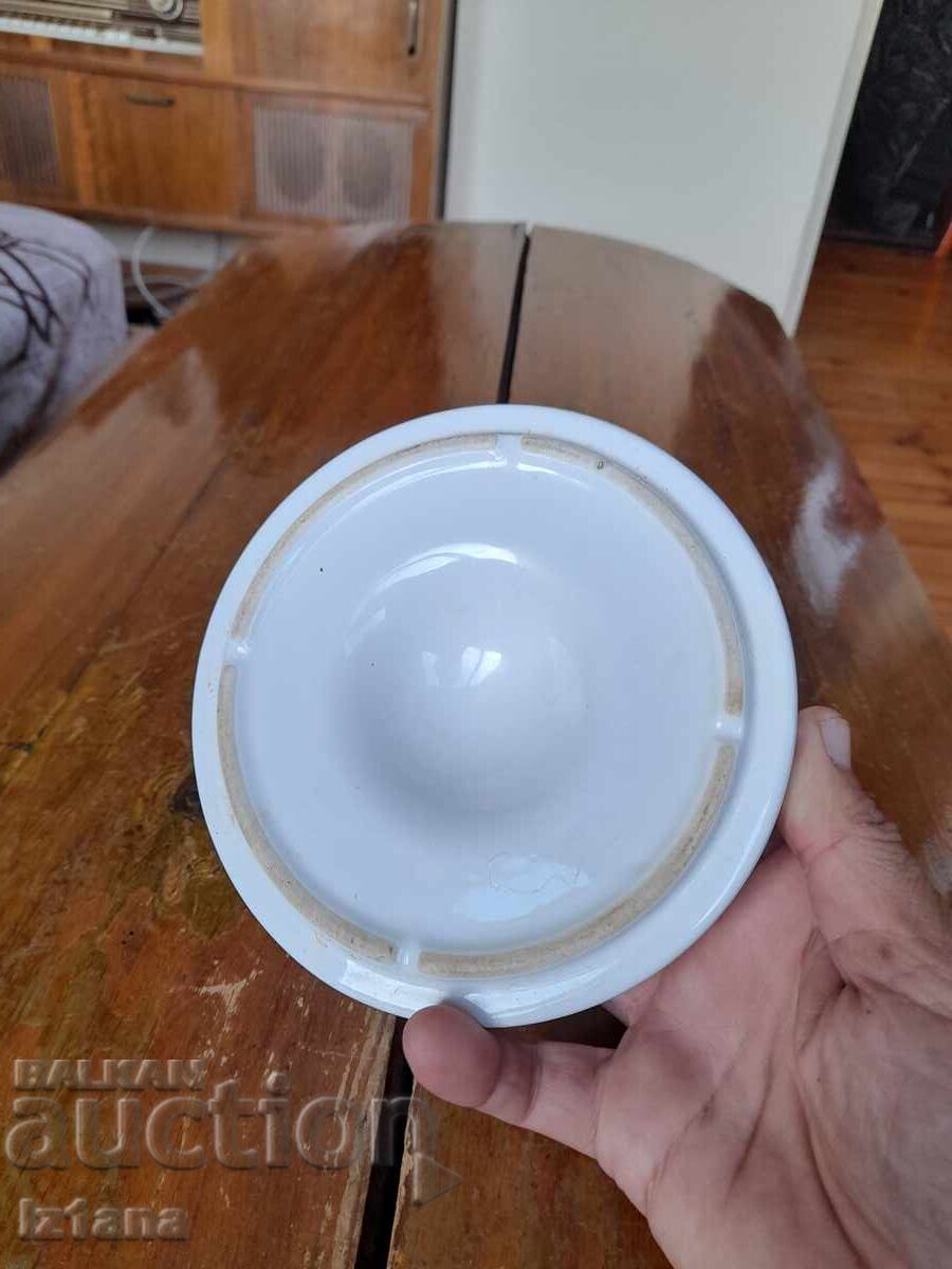 Παράδοση Παλιό τασάκι Marlboro