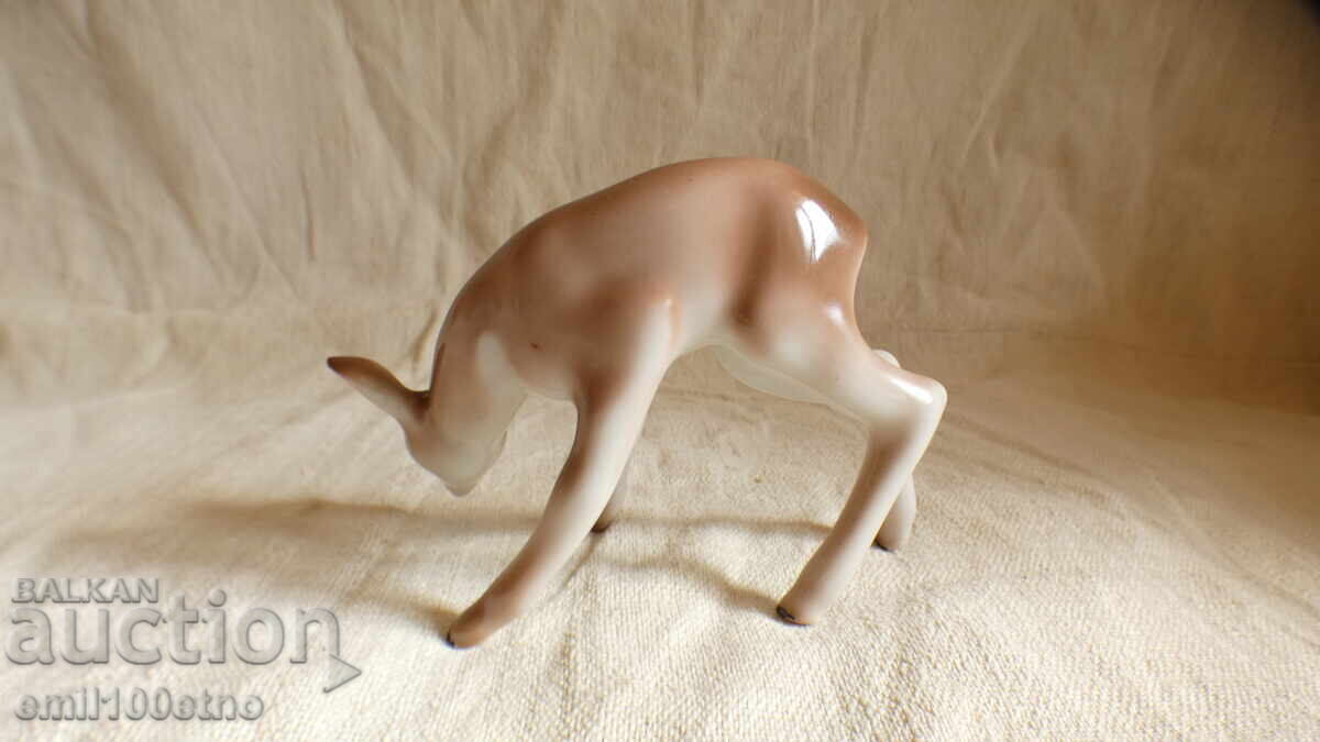 Figurină Căprioară porțelan vechi bulgăresc cu preț 29.00 BGN | € 14.83
