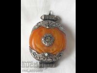 Pandantiv vechi cu montură de argint